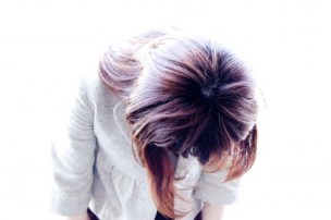落ち込む女性